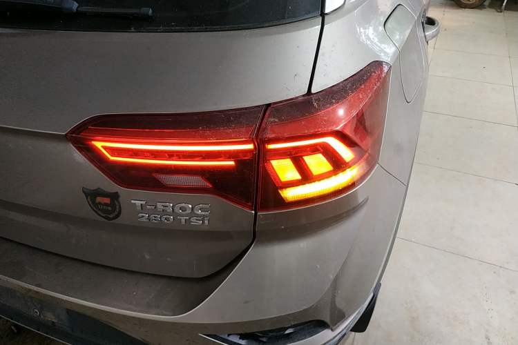 Used Volkswagen T-ROC 2018 280TSI DSG Two-Wheel-Drive Comfort Version China V Standard