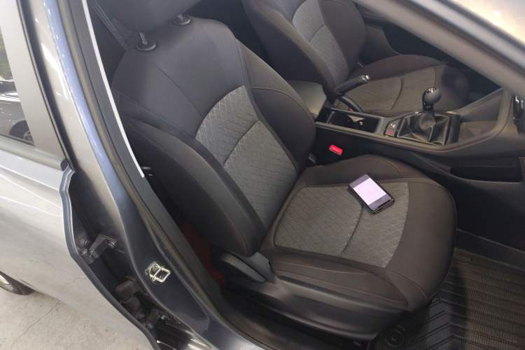 Used Roewe i5 2026 Model 1.5L Manual Comfort Version
