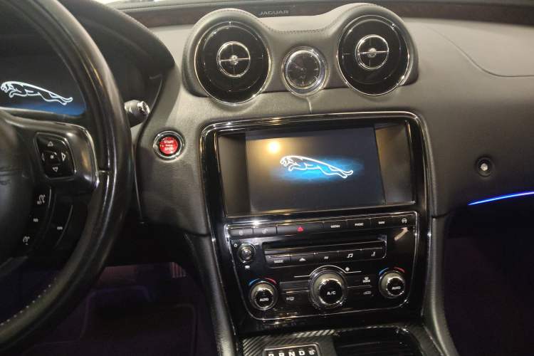 Used Jaguar XJ 2015 XJL 3.0 SC Two-Wheel-Drive Panoramic Business Edition
