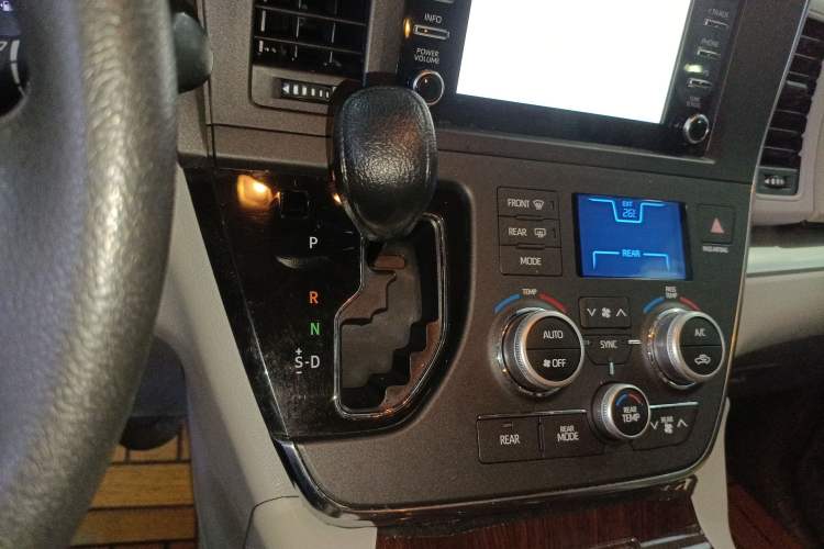 Used Toyota Sienna (Parallel Import) 2018 3.5L Two-Wheel Drive SE U.S. Specification
