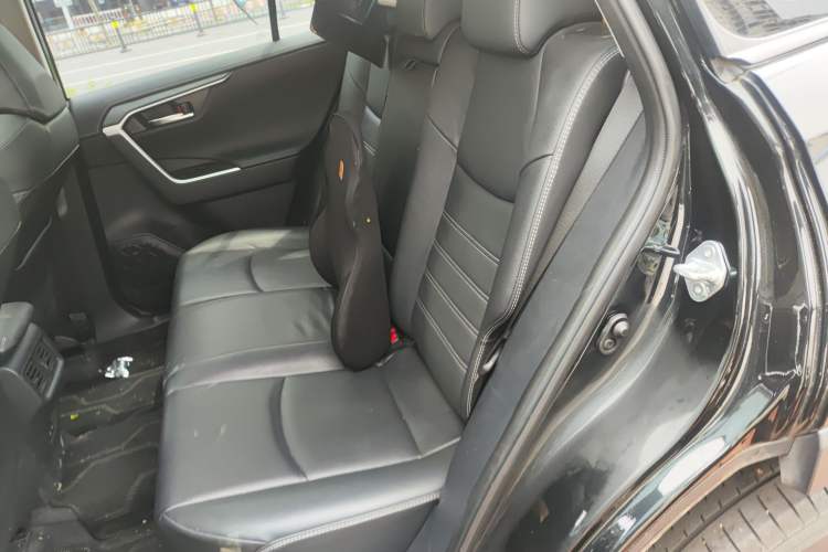 Used Toyota RAV4 2023 2.0L CVT Two-Wheel Drive Fashion Plus Edition Left Rear Seat