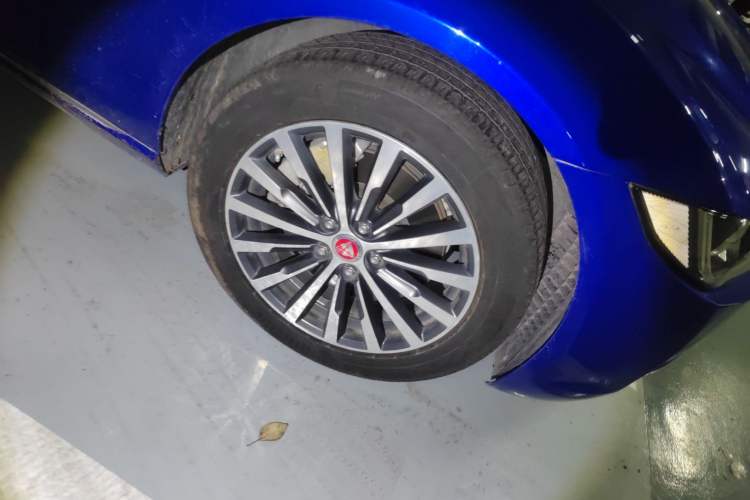 Used Jaguar XEL 2019 2.0T 200 PS Luxury Edition Right Front Wheel Hub