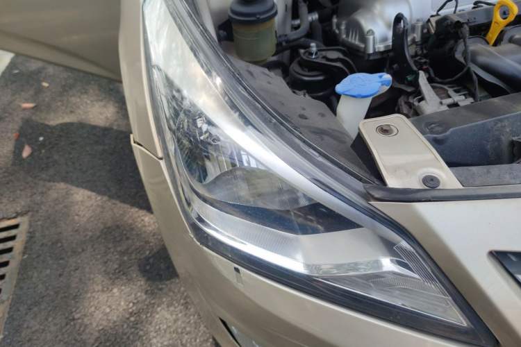 Used Hyundai Verna (older generation) 2014 1.4L Automatic Smart GLS Right Front Headlight