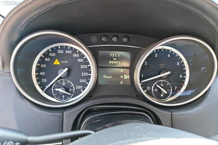 Used Mercedes-Benz M-Class 2010 ML 350 4MATIC Luxury Special Edition Instrument Cluster