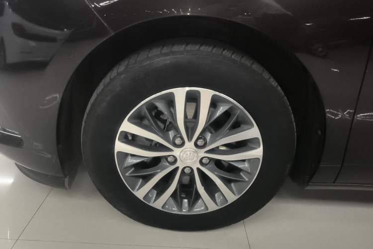 Used Buick GL8 2021 ES Land Cruiser 653T Luxury Edition Left Front Wheel Hub