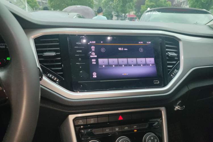 Used Volkswagen T-ROC 2022 280TSI DSG Two-Wheel Drive Elite PLUS Audio And AC Panel