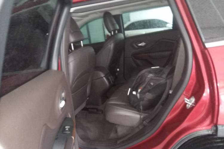 Used Jeep Cherokee 2017 2.0L Superior Edition Left Rear Seat