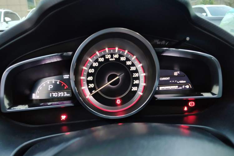 Used Mazda 3 Axela 2014 Sedan 1.5L Automatic Luxury Model