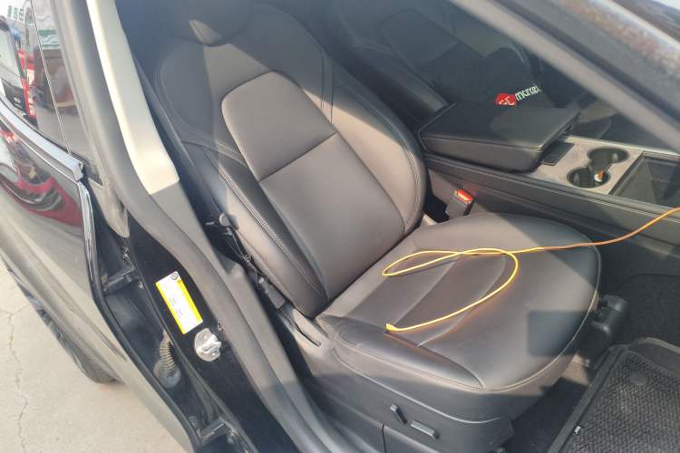 Used Tesla Model Y 2022 Rear-Wheel-Drive Version Right Front Seat