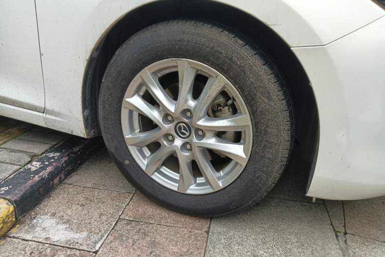 Used Mazda 3 Axela 2017 Sedan 1.5L Automatic Luxury Model Emission Standard China V Right Front Wheel Hub