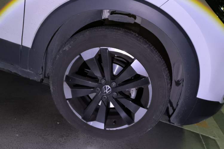 Used Volkswagen Tacqua 2021 280TSI DSG EnjoyPro Smart Connectivity Version Right Front Wheel Hub