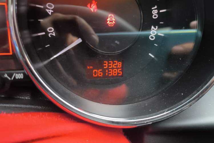 Used Peugeot 3008 2018 2.0L Automatic Trend Edition Odometer Close Up