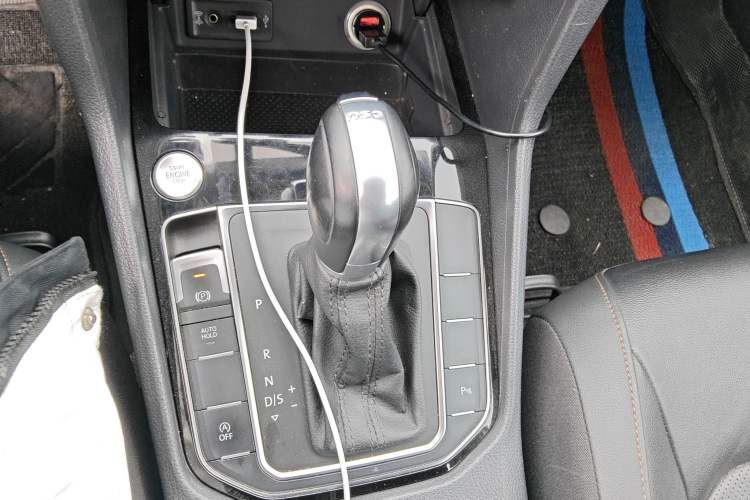 Used Volkswagen Golf Sportsvan 2016 280TSI Automatic Luxury Model Gear Lever