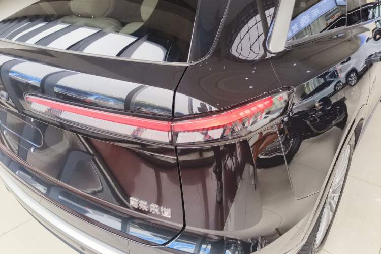 Used ONVO Luxeed L90 2025 Model—Ultra Six-Seater Version
