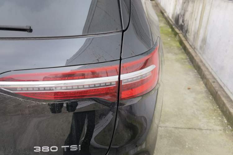 Used Volkswagen Viloran 2024 380TSI Premium Edition