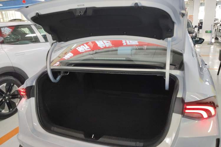 Used GAC Trumpchi EMPOW 2023 Shadow Leopard H Smart Hybrid Edition Trunk