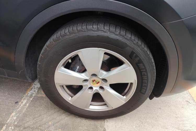 Used Porsche Cayenne 2019 Cayenne 3.0T Right Front Wheel Hub