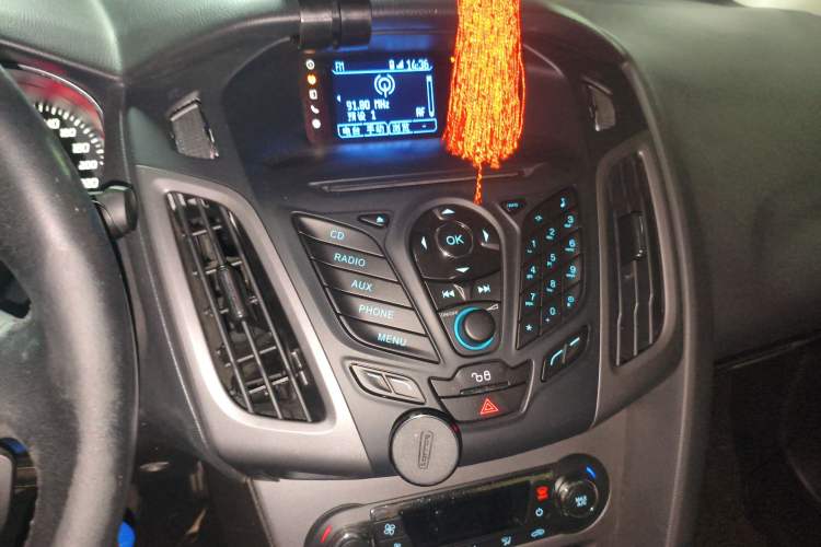 Used Ford Focus 2012 Sedan 1.6L Automatic Fashion Edition Audio And AC Panel