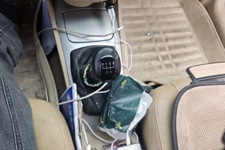 Used Buick Excelle 2011 1.6 LX-MT Gear Lever