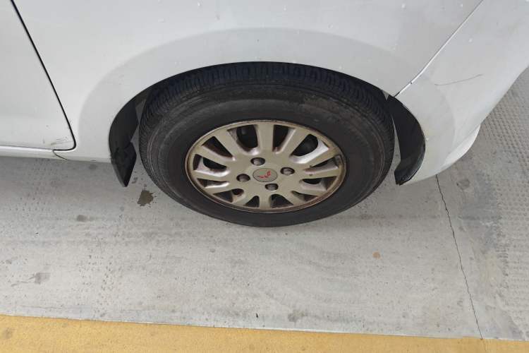 Used Wuling Rongguang V 2016 1.5L Standard Version Right Front Wheel Hub