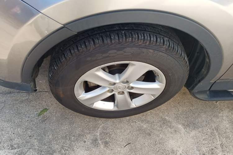 Used Toyota RAV4 2013 2.0L CVT Four-Wheel Drive New Edition
