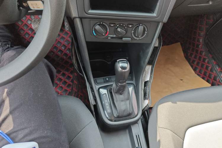 Used Skoda Rapid 2019 Revised Version 1.5L Automatic Standard Edition China VI Gear Lever