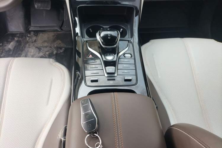 Used BYD Qin PLUS 2023 Champion Edition DM-i 55KM Leading Model Gear Lever