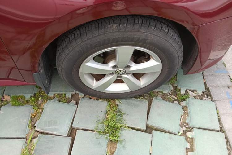 Used Volkswagen Gran Lavida 2013 1.6L Automatic Fashion Model