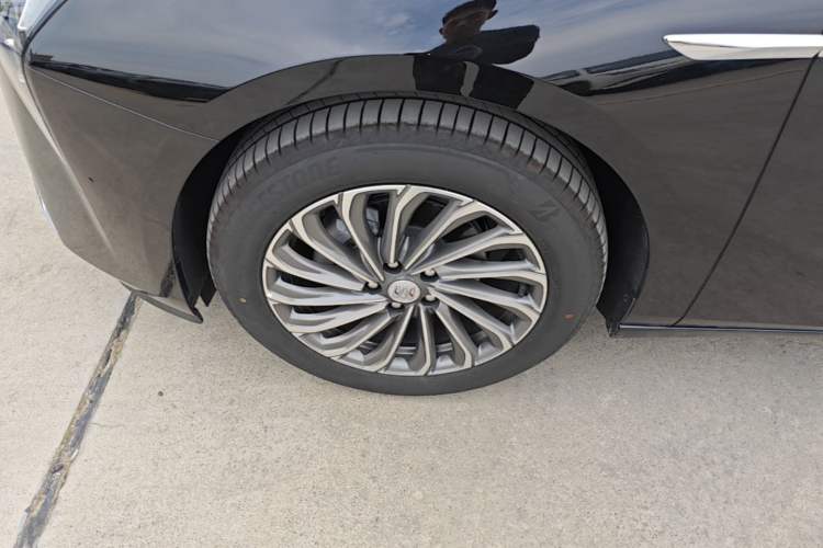 Used Buick LaCrosse 2025 28T Platinum Edition