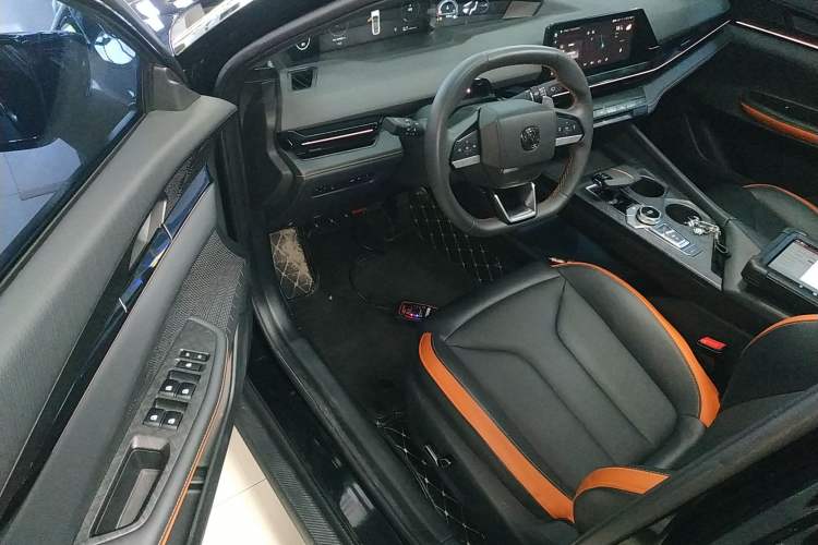 Used CHANGAN UNI-V 2023 1.5T Prestige Model
