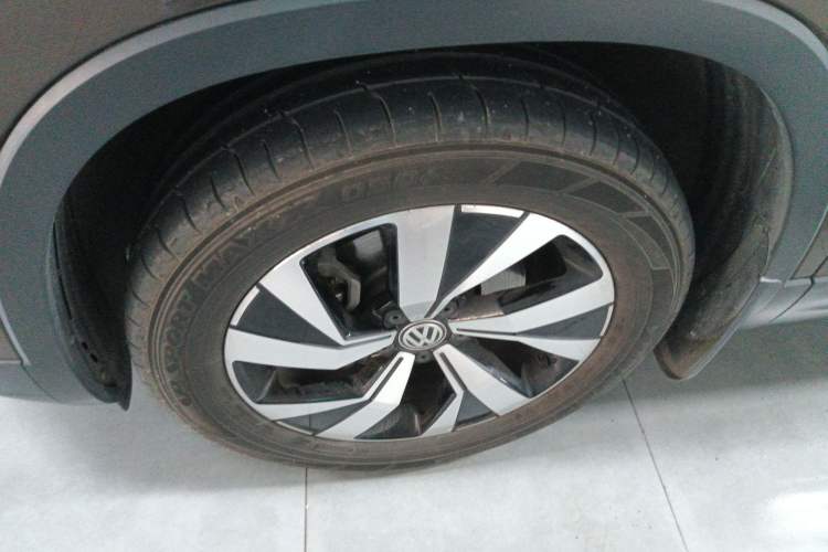 Used Volkswagen Tayron 2022 330TSI Two-Wheel Drive Luxury Smart Connectivity Version Left Front Wheel Hub