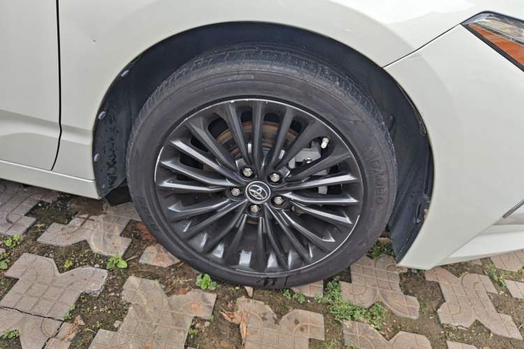 Used Toyota Avalon 2019 2.5L Touring Premium Version China VI Standard Right Front Wheel Hub