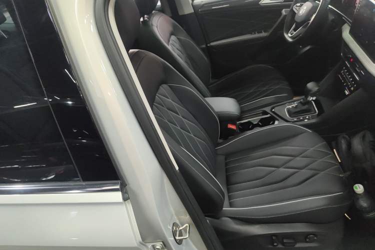 Used Volkswagen Tiguan L 2023 330TSI Automatic Two-Wheel Drive R-Line Enjoyment Edition
