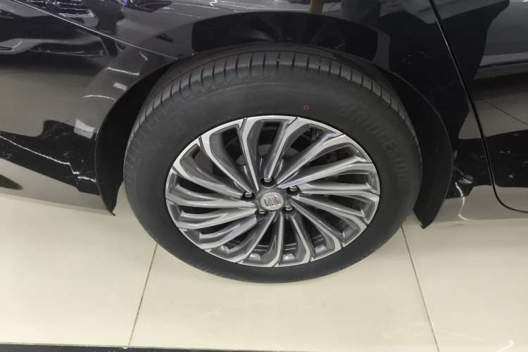 Used Buick LaCrosse 2023 28T Prestige Edition Right Rear Wheel Hub