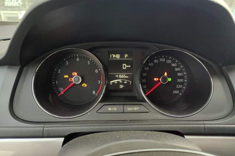 Used Volkswagen Lavida 2017 1.6L Automatic Comfort Edition Instrument Cluster