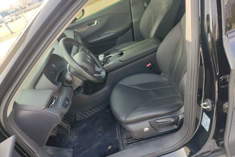 Used Hongqi E-QM5 2022 431 km Charge & Enjoy Edition