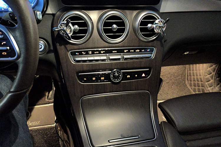 Used Mercedes-Benz GLC 2021 GLC 260 L 4MATIC Dynamic Edition Audio And AC Panel