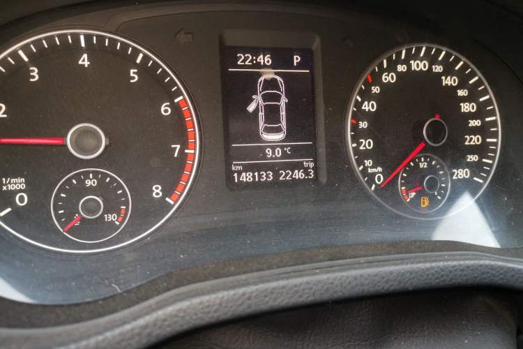 Used Volkswagen Passat 2015 1.8TSI DSG Prestige Edition Odometer Close Up