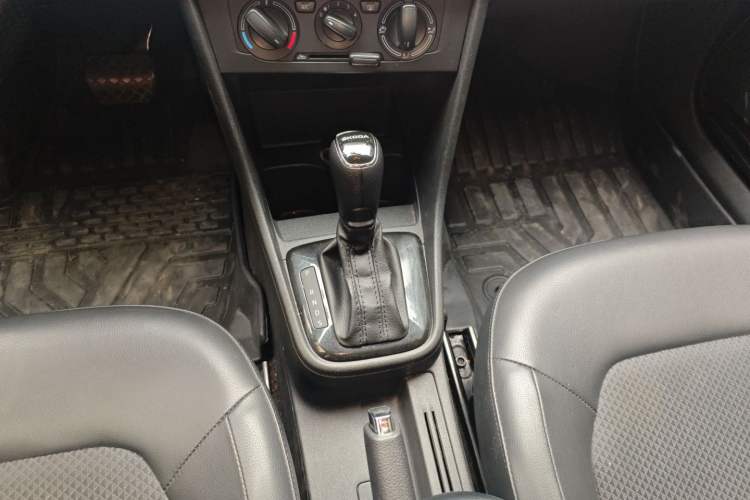 Used Skoda Rapid Spaceback 2014 1.6L Automatic Enjoyment Edition
