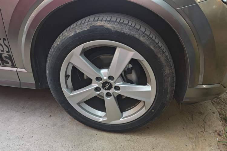 Used Audi Q2L 2022 35 TFSI Advanced Style Edition Right Front Wheel Hub