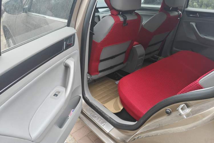 Used Volkswagen Bora 2014 1.6L Automatic Fashion Model Left Rear Seat