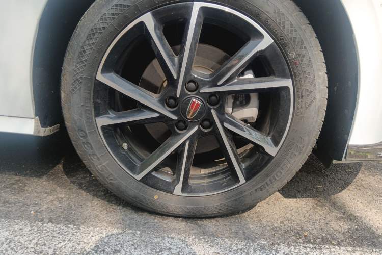 Used Hongqi H6 2024 2.0T ZhiMei Edition Right Front Wheel Hub