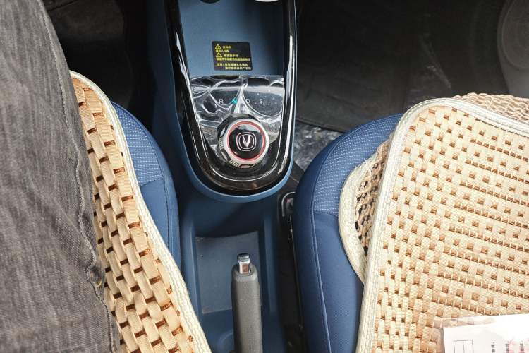 Used CHANGAN Benni E-Star 2021 National Edition Colorful Version Lithium Iron Phosphate (31.86 kWh) Gear Lever