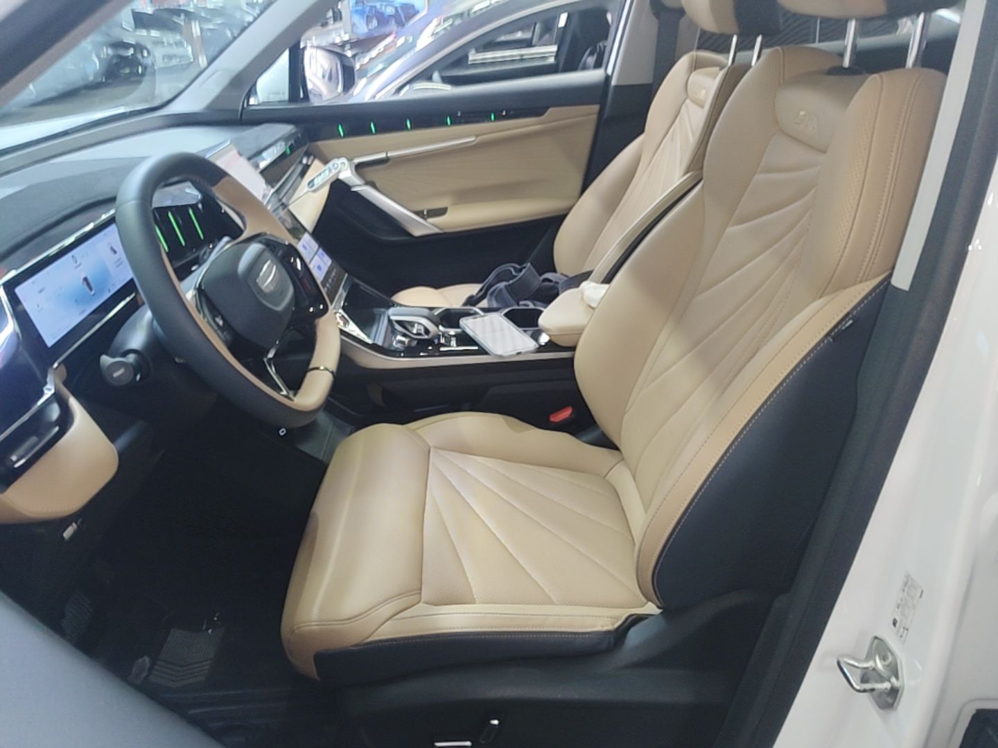 Geely Auto FX11 2023 1.5TD DCT Prestige Edition — снимка 17
