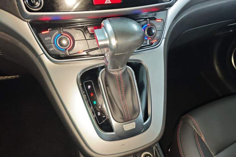 Used Haval M6 2017 1.5T Automatic Two-Wheel Drive Prestige Model Gear Lever