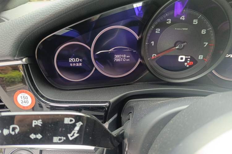 Used Porsche Panamera 2017 Panamera 3.0T Odometer Close Up