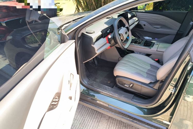 Used Geely Galaxy 8 2025 130km EM-i Prestige Edition Interior 3