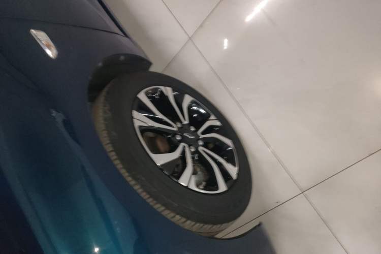 Used Chevrolet Monza 2020 Light Hybrid RS 330T Automatic Comfort Edition Left Front Wheel Hub