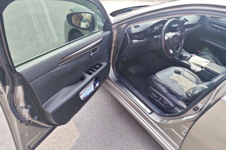 Used Lexus ES 2015 300h Comfort Edition