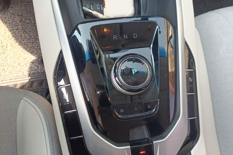 Used BAIC Beijing EU5 2018 R500 Smart Wind Edition Gear Lever